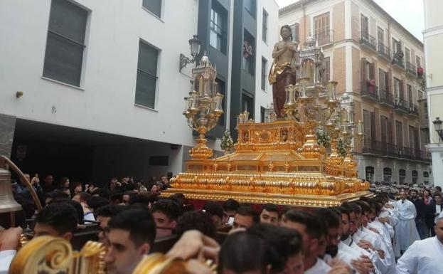 El Resucitado dignifica su imagen con el nuevo trono del Cristo en el cierre de la Semana Santa