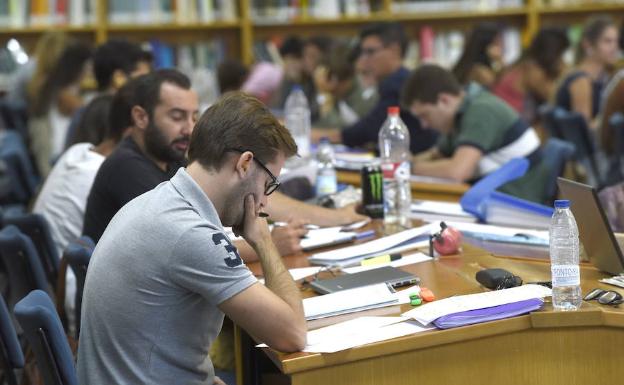 La Junta mantiene congeladas las tasas universitarias para el próximo curso