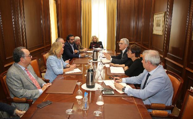 Marbella pide al Gobierno prioridad para los proyectos de estabilización de sus playas