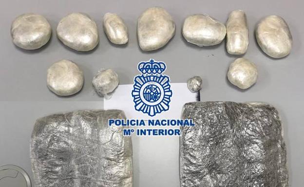 El olor que emanaba una maleta delata a dos viajeros con 2,5 kilos de  hachís | Diario Sur