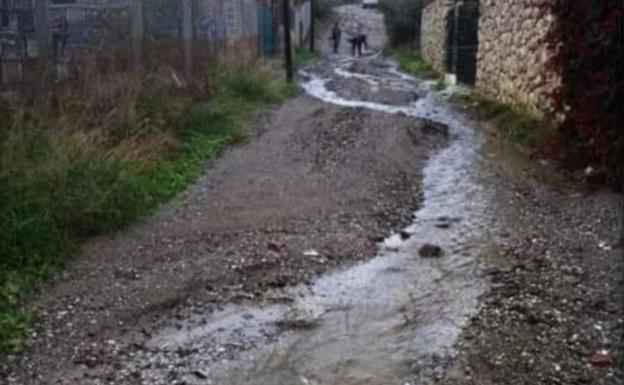 Calle Aquiles, sin luz ni asfalto