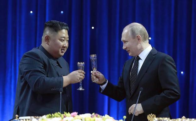 Kim Jong-un arremete contra EE UU durante la cumbre con Putin