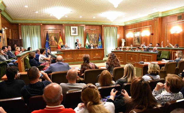 El pleno de Marbella ratifica la creación de 283 plazas en el Ayuntamiento