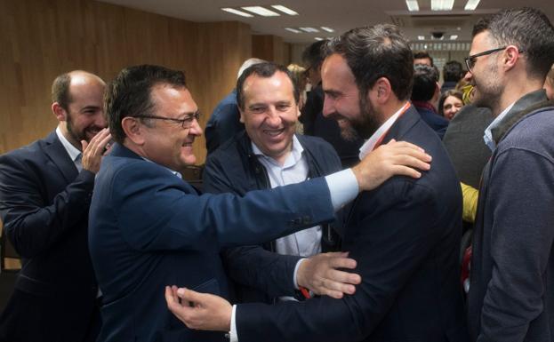 Un resultado «extraordinario» que desata la euforia en un PSOE que ya mira al 26M