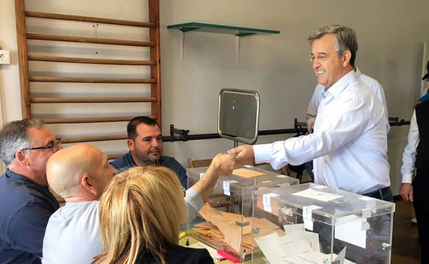 El PP cae a la tercera posición en Estepona superado por Ciudadanos con las municipales a la vista