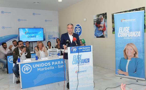 Bendodo apuesta por ampliar la base social del PP a izquierda y derecha, pero siempre «con un pie en el centro»