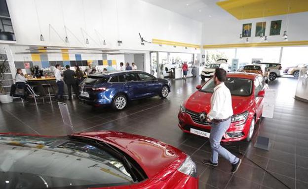 La compra de coches por particulares se desploma en abril en Málaga