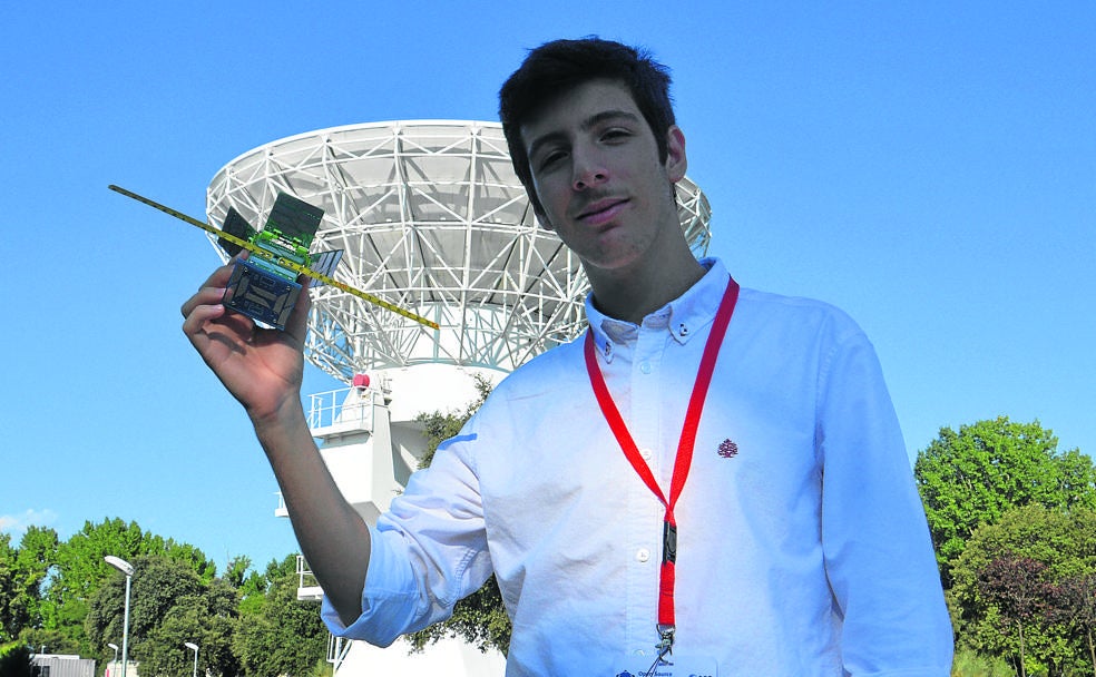 Como un cohete: así es el adolescente que ha creado el satélite más pequeño hecho en España