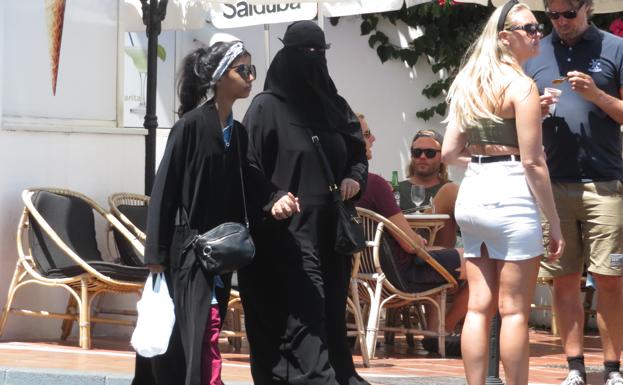 El adelanto del Ramadán asegura la presencia de árabes en julio y agosto