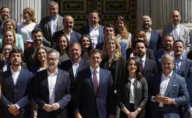 Rivera prepara su grupo en el Congreso para pelear al PP el liderazgo de la oposición