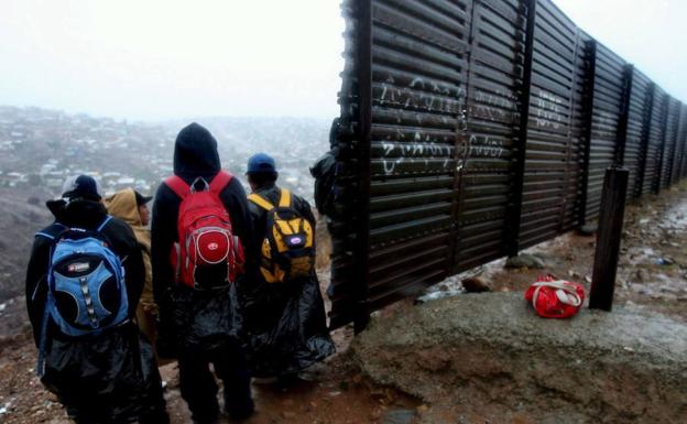 Muere un niño guatemalteco detenido en la frontera de EE UU tras varias semanas en el hospital