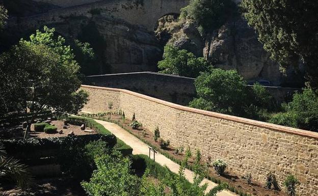 Finalizan las obras del muro de los Baños Árabes que tumbó el temporal de octubre