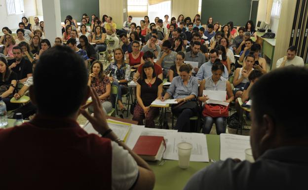 Las academias malagueñas se llenan de opositores para optar a las cerca de 33.800 plazas que se ofertan este año
