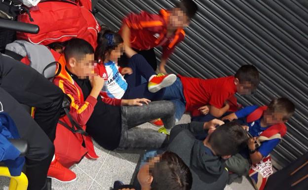 El equipo de fútbol de Rincón atrapado en el aeropuerto de Manchester pasará la noche en Londres