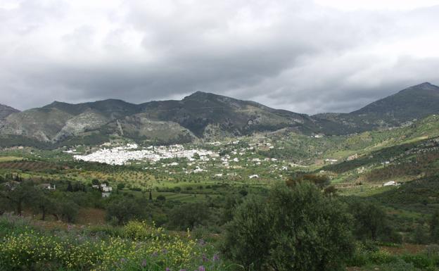Rescatan a una senderista de 68 años tras sufrir una caída en un monte de Casarabonela