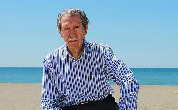 Veinte periodistas homenajean hoy a Alcántara en el Ateneo leyendo sus poemas