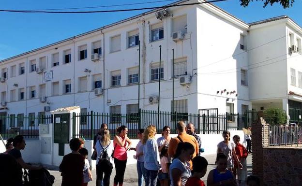 La plaga de pulgas impide que el Cayetano Bolívar de Santa Rosalía sea colegio electoral este domingo