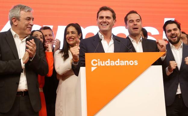 Ciudadanos retira el cordón sanitario al PSOE y a Vox para negociar