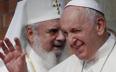 El Papa homenajea a los rumanos porque «enriquecen» a los países donde emigran