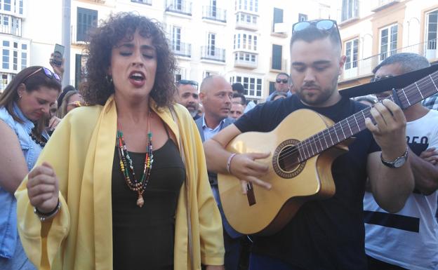 Málaga rinde homenaje al comparsista Juan Carlos Aragón