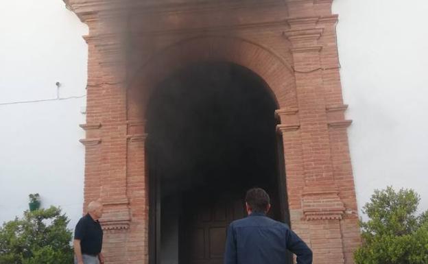 Declarado un incendio en la iglesia de Algatocín