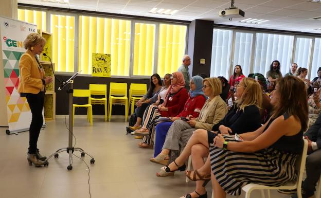 Estudiantes africanas conocen experiencias de liderazgo femenino en la Universidad de Málaga