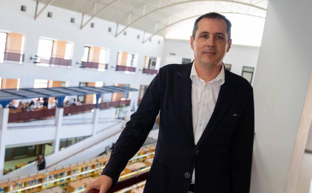 Raúl Cremades: «Whatsapp puede ser una herramienta para mejorar la educación lingüística»