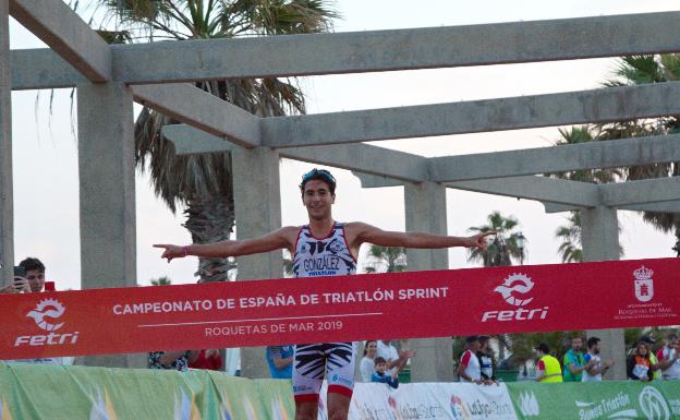 El malagueño Alberto González, campeón de España de triatlón sprint