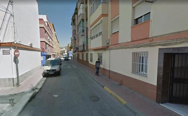 Detenido tras golpear y tratar de atropellar a su expareja en la calle en La Línea