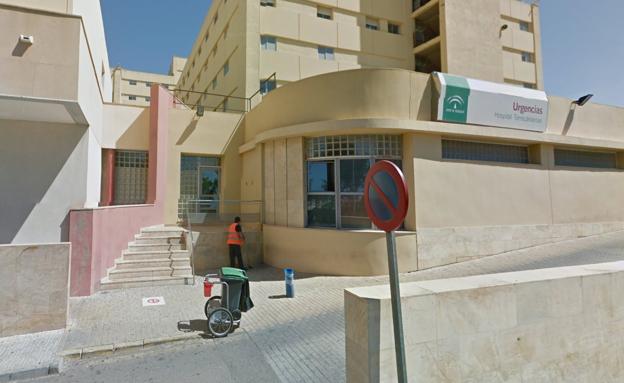 Fallecen en la UCI otros dos migrantes de la patera rescatada a la deriva en el mar de Alborán