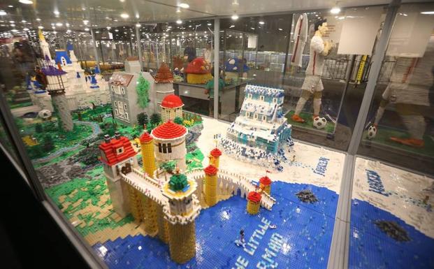 La exposición temporal de Lego más grande de Europa abre en Muelle Uno