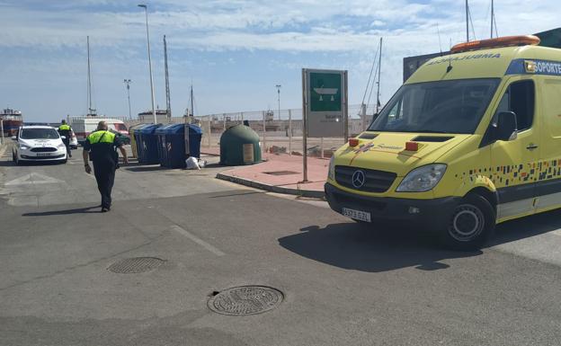 Se lanza al mar sin saber nadar para evitar ser linchado tras agredir a un hombre en Caleta de Vélez