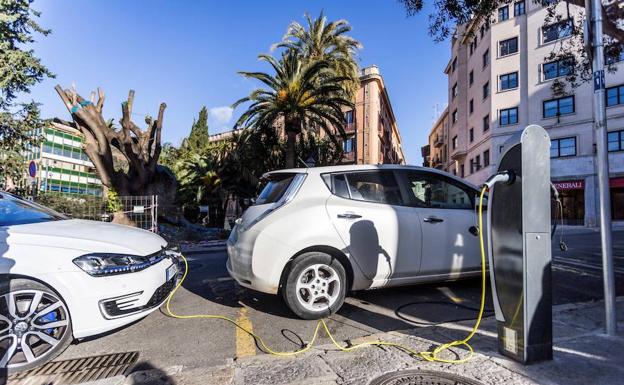 La compra de un coche eléctrico tendrá una ayuda de 5.500 euros desde mañana