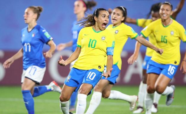 Marta mete en octavos a Brasil