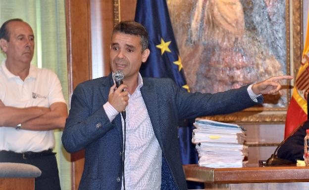 Bernal compaginará su cargo en la Diputación con la portavocía en Marbella