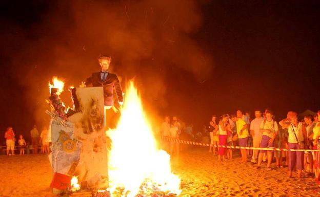 La noche de San Juan en Málaga acoge un alegato contra el hambre en el mundo