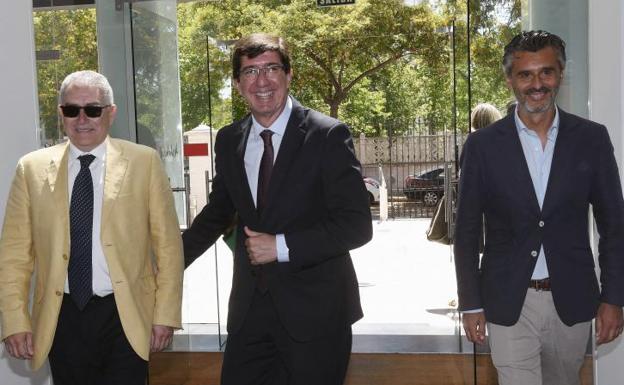 Juan Marín niega lo evidente