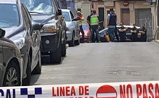 Una reyerta familiar en Alzira por dos palomos robados acaba con dos heridas por disparos