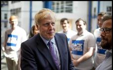 Boris Johnson sobrelleva la resaca tras la bronca con su pareja