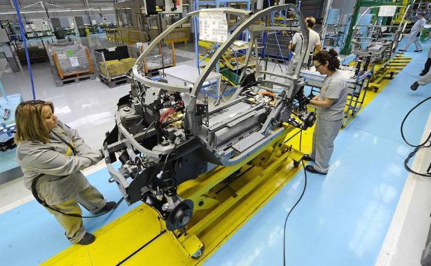 El parón europeo reduce un 5,6% la producción de automóviles desde España