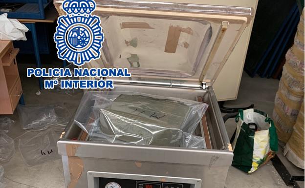 Desarticulan en Colmenar una red de narcos que transportaba hachís en estructuras de madera