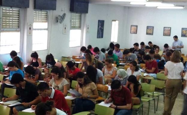 250 estudiantes se presentan al examen para conseguir premio extraordinario de Bachillerato