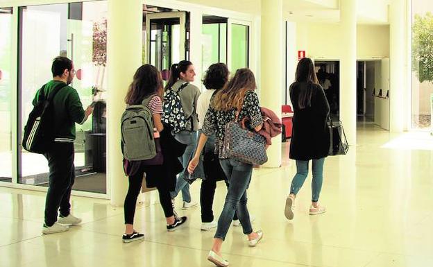 Becarios malagueños tienen que devolver 3,7 millones por no aprobar ni la mitad del curso