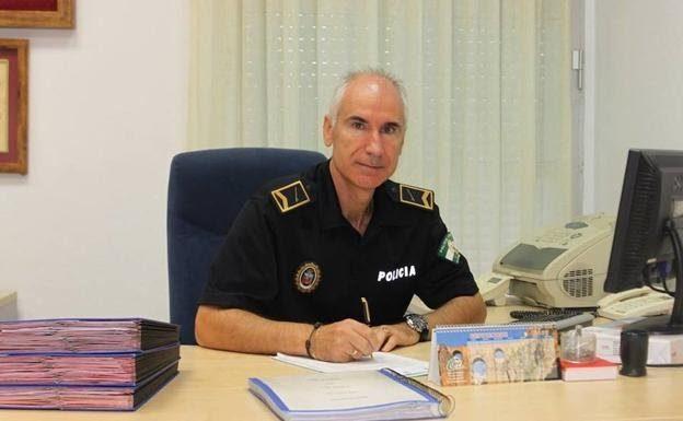 El alcalde de Vélez-Málaga repone en su cargo al anterior jefe de la Policía Local