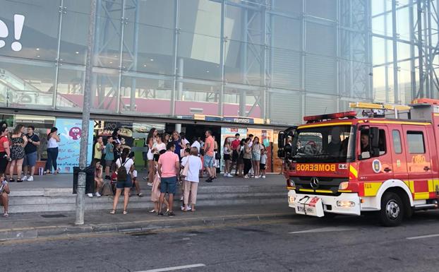 Desalojan el Centro de Ocio Málaga Nostrum por la rotura de una tubería