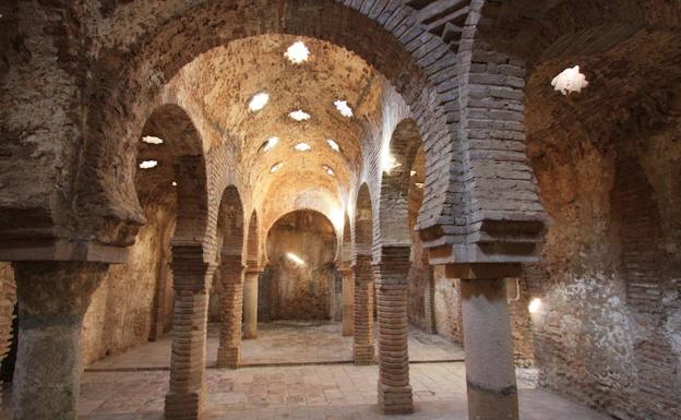 Los Baños Árabes y el Palacio de Mondragón amplían su horario de visita