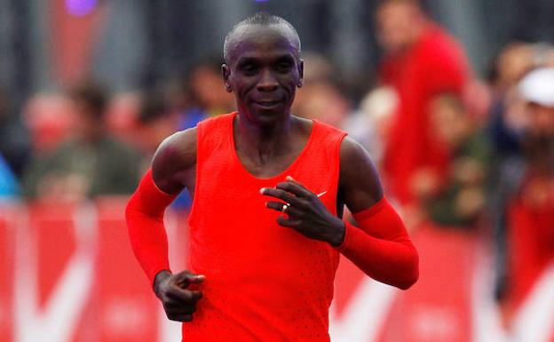 Kipchoge tratará de romper la barrera de las dos horas el 12 de octubre
