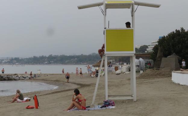 Marbella afronta la temporada alta de baños con más horas de vigilancia en las playas