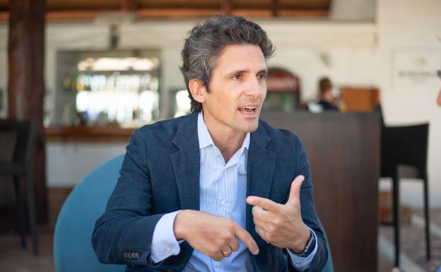 Javier Mendizábal: «Lo primero que miramos al hacer el plan comercial de cada año son las conexiones aéreas»