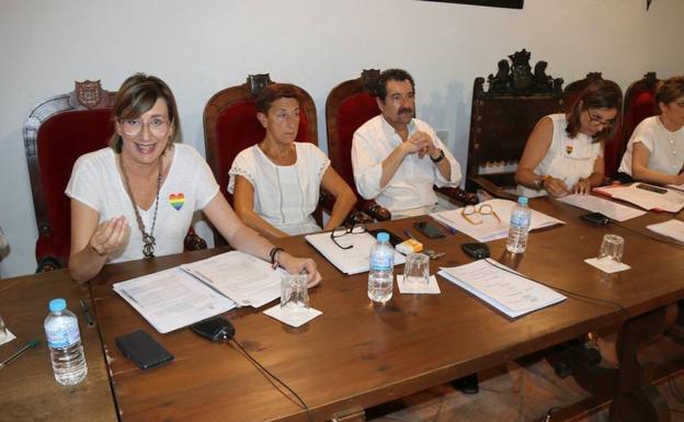 La oposición rechaza la subida del coste de la Corporación municipal